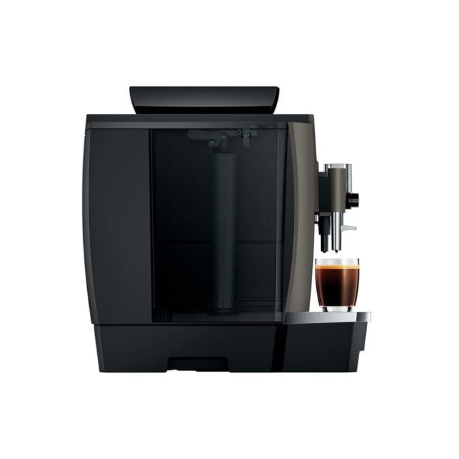 COMBO JURA, Maquina De Café W8 Color Acero Oscuro + Nevera Cool Control 0.6Lts