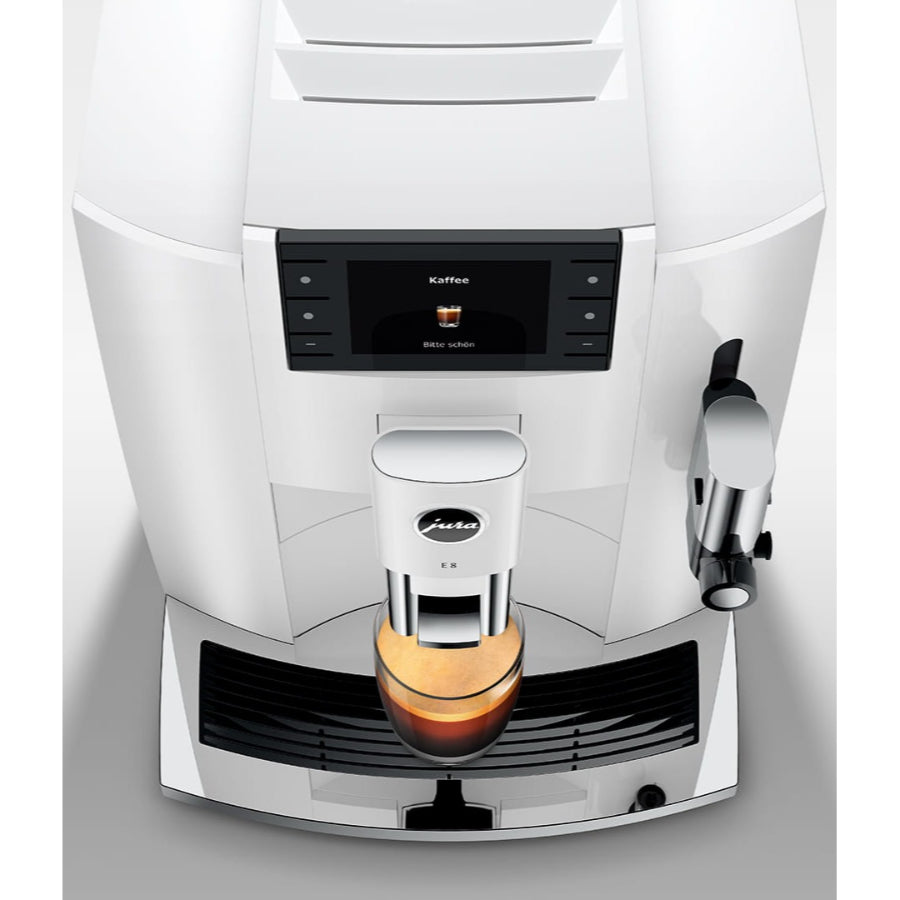 COMBO JURA, Maquina De Café E8 Piano Color Blanco + Nevera Cool Control Color Blanco 0.6Lts