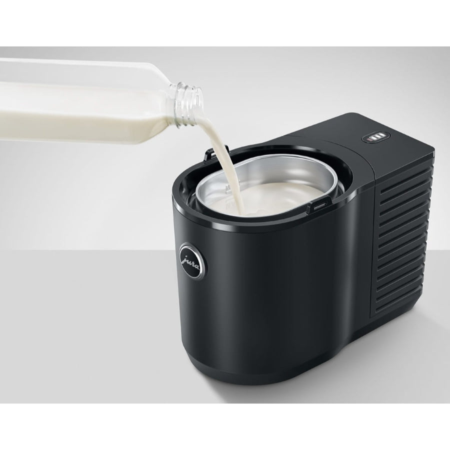 COMBO JURA, Maquina De Café W8 Color Acero Oscuro + Nevera Cool Control 0.6Lts