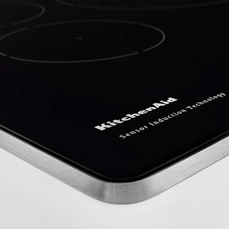 Cubierta de inducción kitchenaid con sensor y perfiles en acero de 90cm