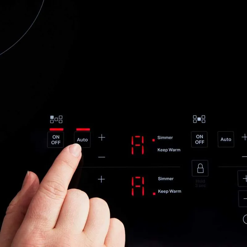 Cubierta de inducción kitchenaid con sensor y perfiles en acero de 90cm