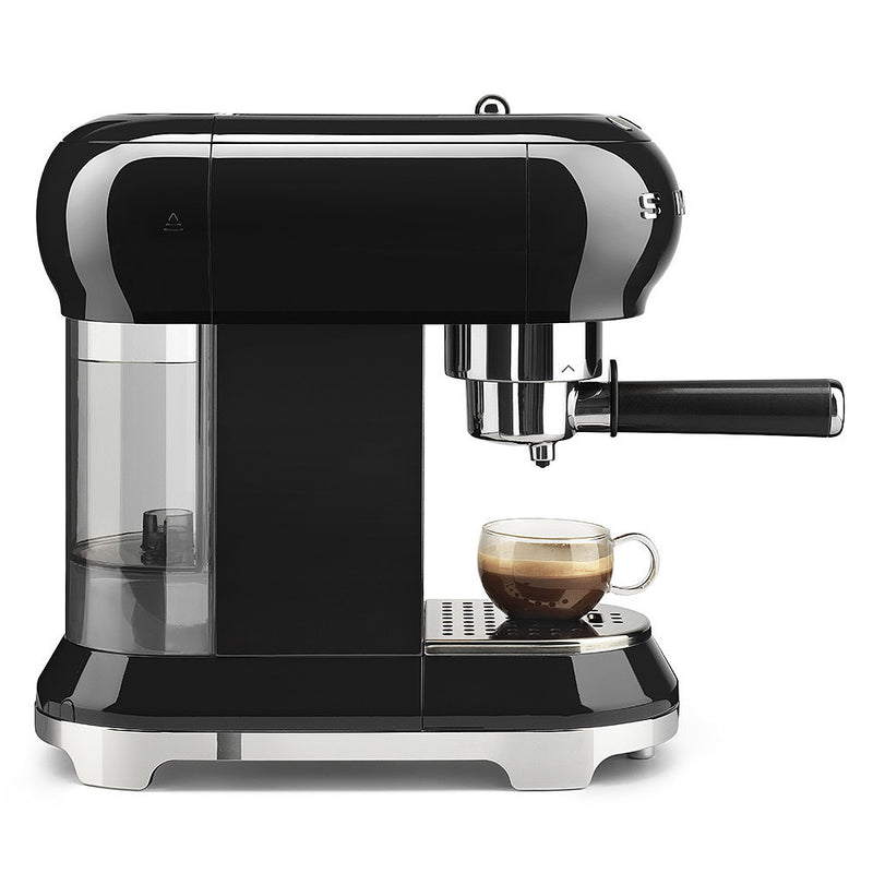 Combo de Máquina de Café Espresso Smeg Negro + Molino de Café Retro Smeg Crema