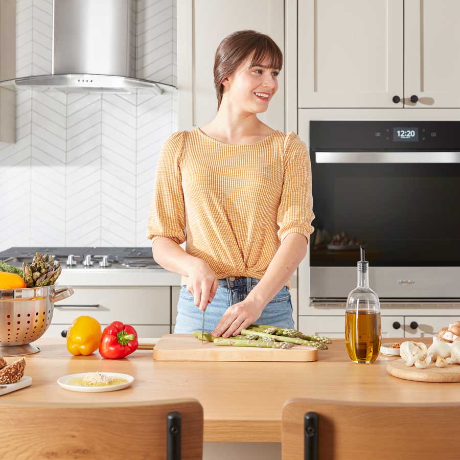 Horno combinado microondas y freidora de aire de 5,7 pies cúbicos