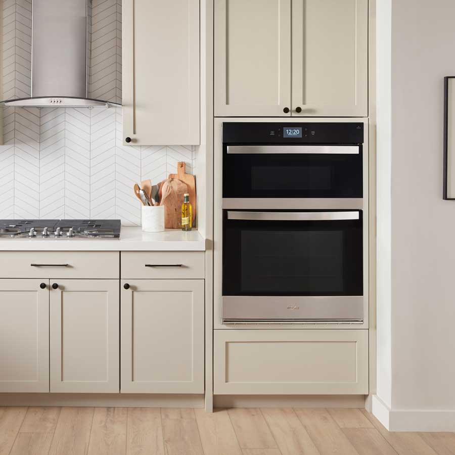 Horno de pared combinado de microondas y freidora de aire de 6,4 pies cúbicos