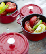 MINI COCOTTE ROJO HIERRO FUNDIDO 10 CM. APTO PARA INDUCCIÓN - STAUB - LACUISINEAPPLIANCES.CO